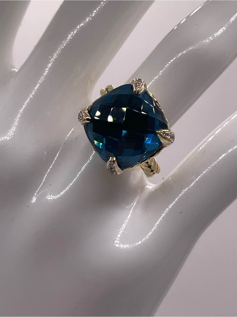 David Yurman Chatelaine Ring 18K Yellow Gold,Hampton Blue Topaz & Diamonds, 14mm - Picture 9 of 16